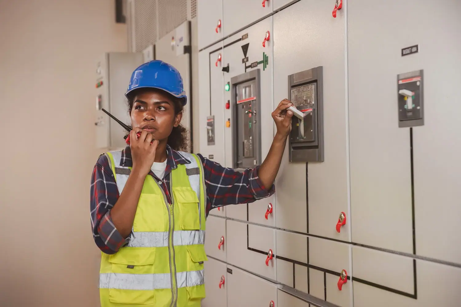 Bezpieczne użytkowanie urządzeń elektrycznych - zasady i przepisy